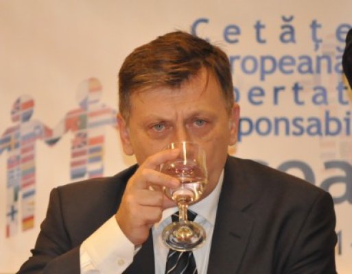 Ponta: Dacă Antonescu va candida doar din partea PNL, atunci şi PSD va avea candidat
